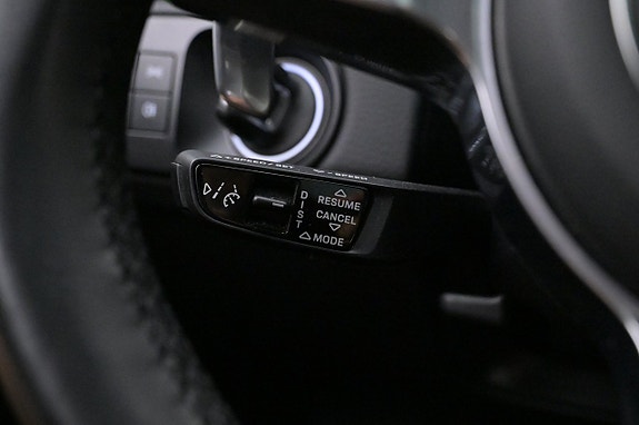 Porsche Cayenne 8 of 27