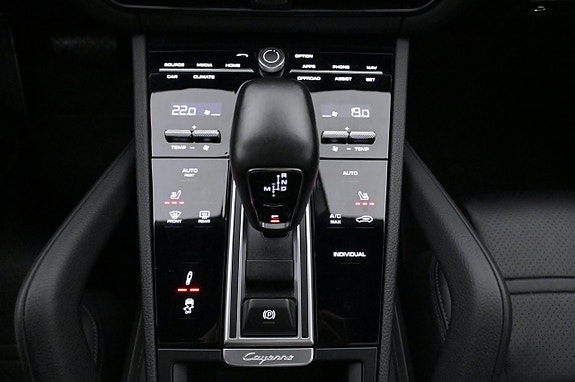 Porsche Cayenne 25 of 27