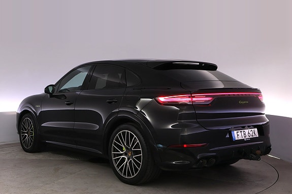 Porsche Cayenne 4 of 5