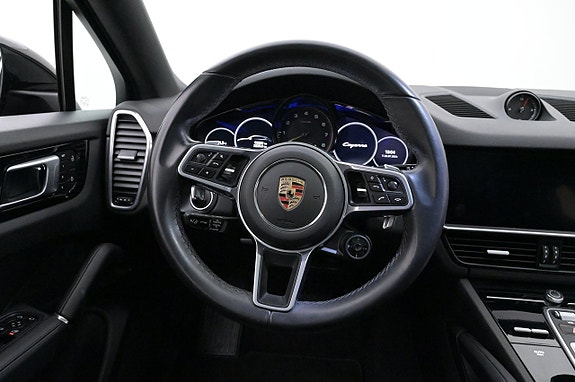 Porsche Cayenne 7 of 27