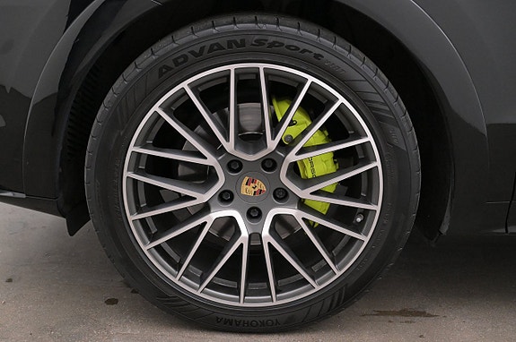Porsche Cayenne 27 of 27