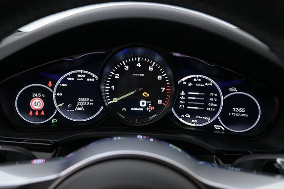 Porsche Cayenne 10 of 27