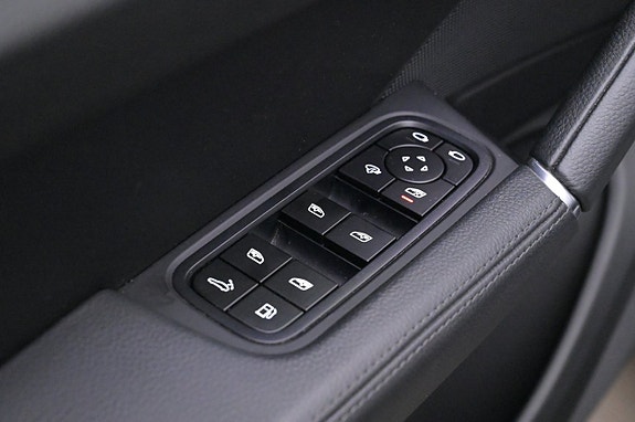 Porsche Cayenne 12 of 27