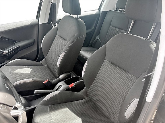 Peugeot 208 5 of 5