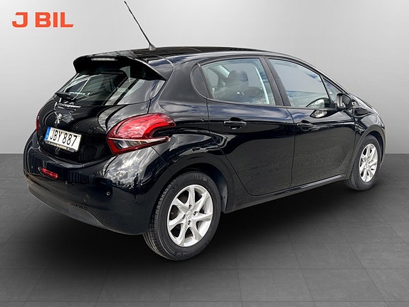 Peugeot 208 3 of 5