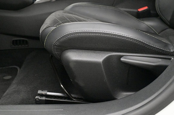 Peugeot e-208 12 of 27