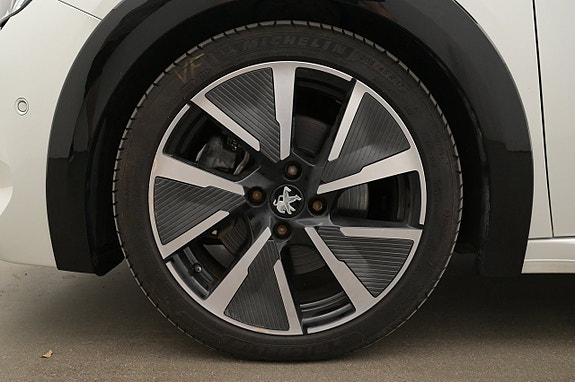 Peugeot e-208 27 of 27