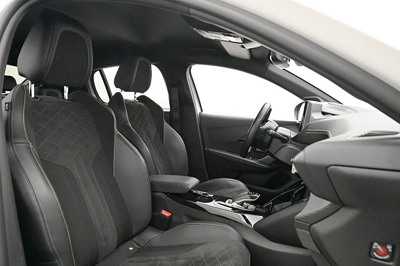 Peugeot e-208 13 of 27