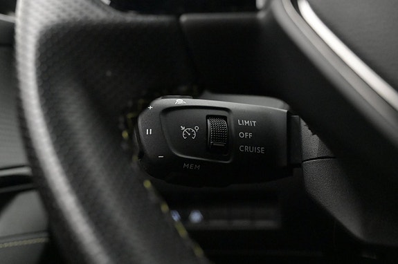 Peugeot e-208 8 of 27