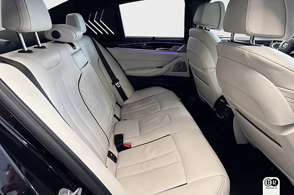 BMW M550i 9 of 22