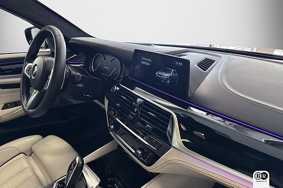 BMW M550i 6 of 22