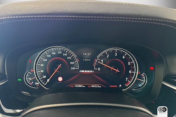 BMW M550i 10 of 22