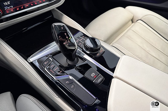 BMW M550i 15 of 22