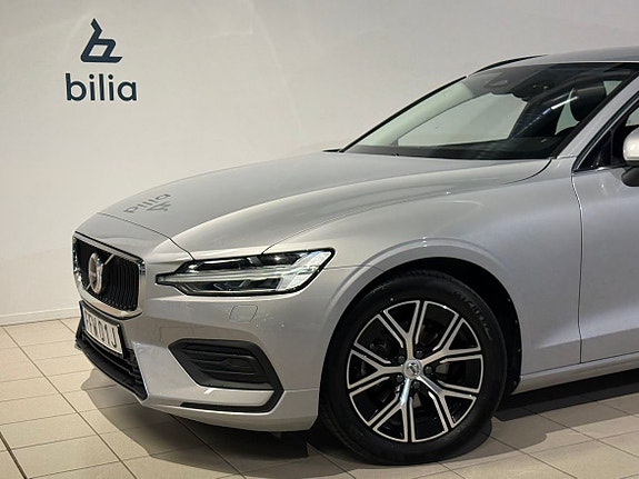 Volvo V60 2 of 5