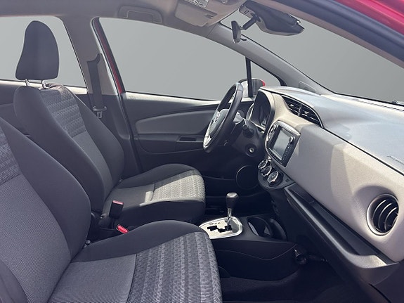 Toyota Yaris 7 of 12