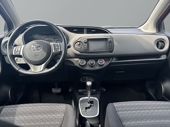 Toyota Yaris 9 of 12