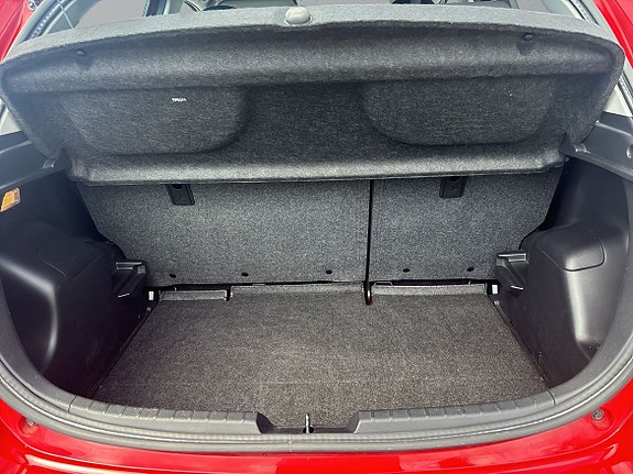 Toyota Yaris 11 of 12