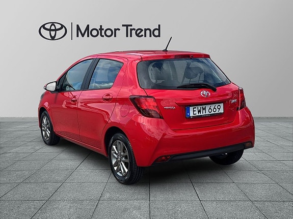 Toyota Yaris 2 of 12