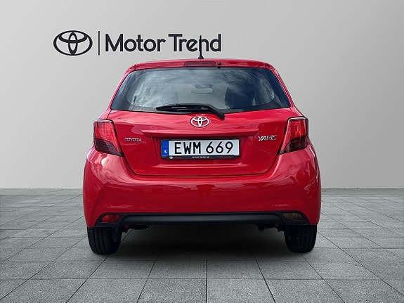 Toyota Yaris 4 of 12