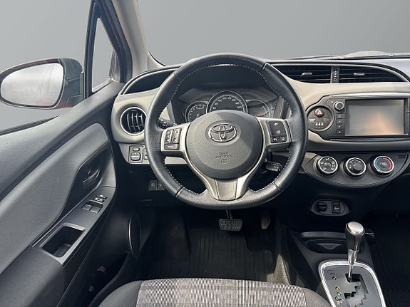 Toyota Yaris 10 of 12