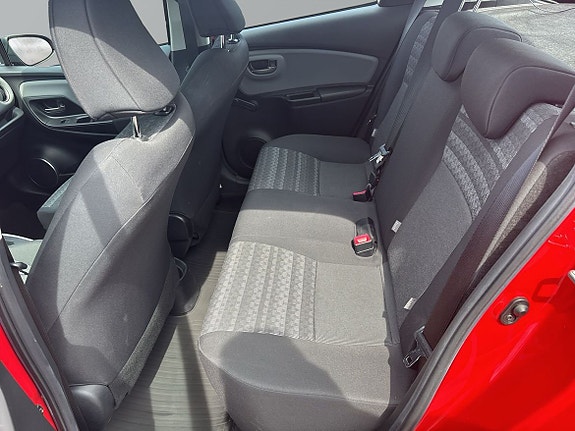 Toyota Yaris 8 of 12