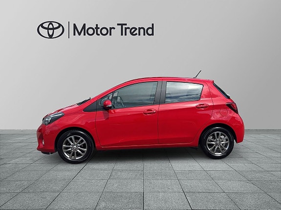 Toyota Yaris 3 of 12