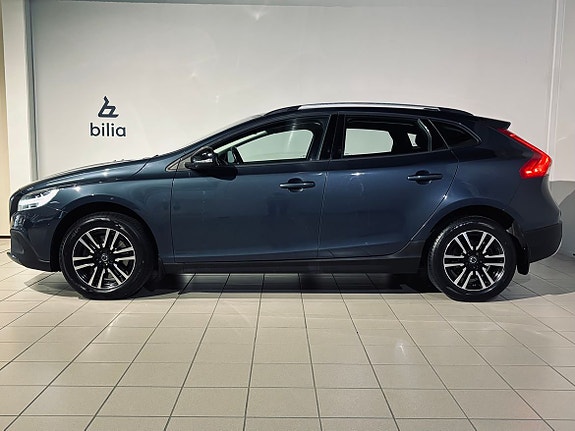 Volvo V40 Cross Country 2 of 5
