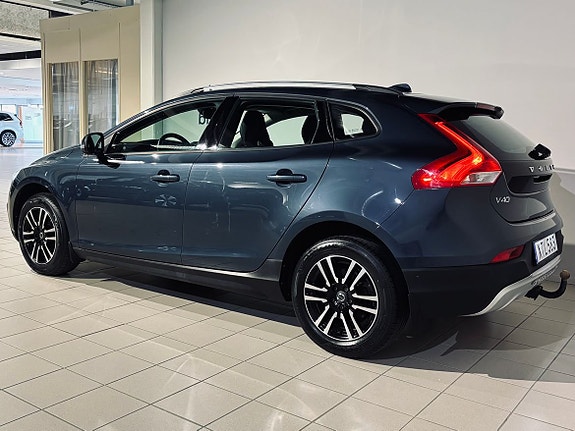 Volvo V40 Cross Country 3 of 5