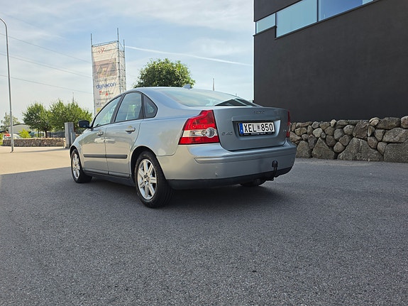 Volvo S40 2 of 5