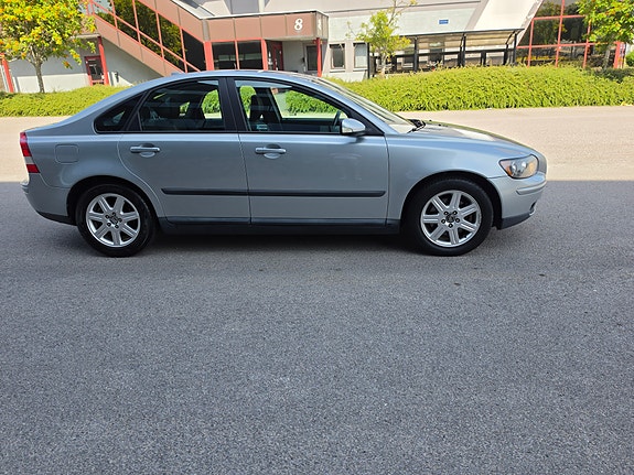 Volvo S40 3 of 5