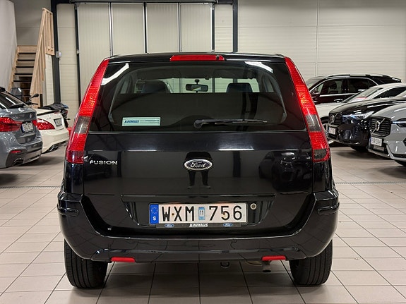 Ford Fusion 8 of 23
