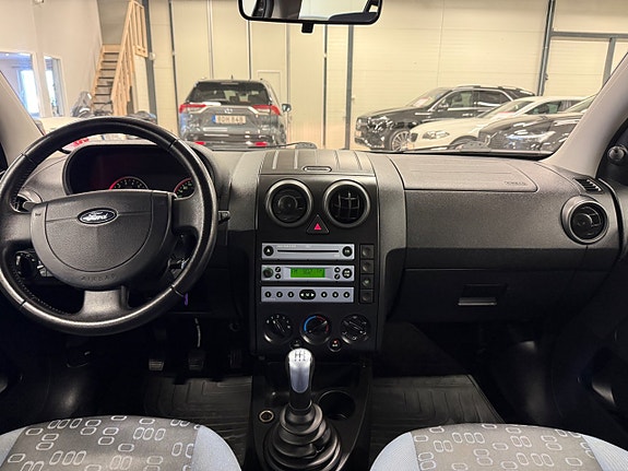 Ford Fusion 19 of 23