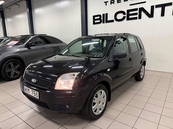 Ford Fusion 6 of 23