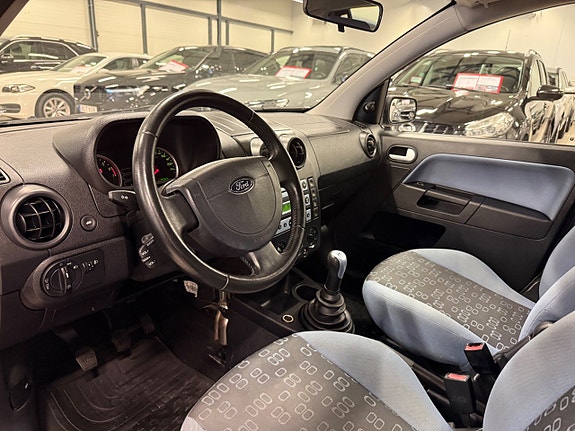 Ford Fusion 10 of 23
