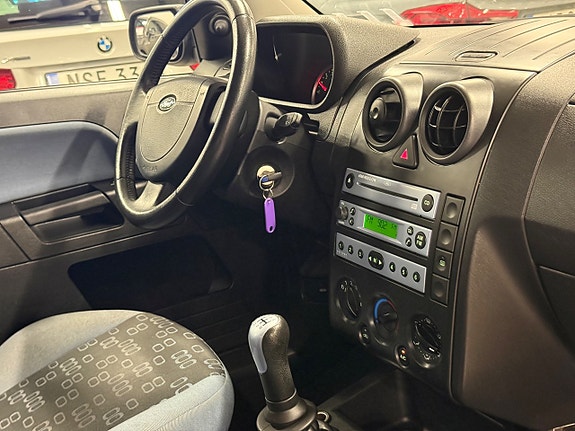 Ford Fusion 16 of 23