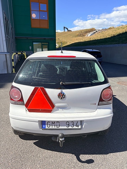 Volkswagen Polo 2 of 8