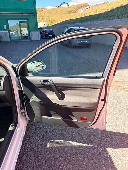 Volkswagen Polo 5 of 8
