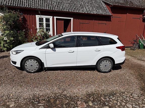 Ford Focus 2 of 12