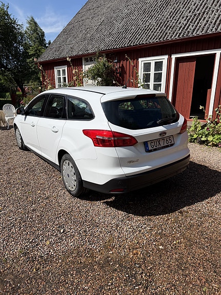 Ford Focus 7 of 12