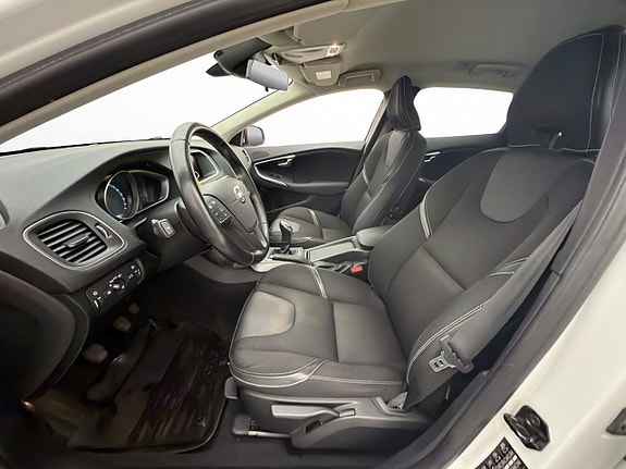 Volvo V40 10 of 28
