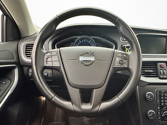Volvo V40 12 of 28