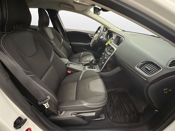 Volvo V40 21 of 28