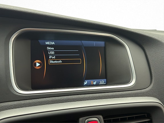 Volvo V40 17 of 28
