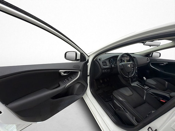 Volvo V40 9 of 28