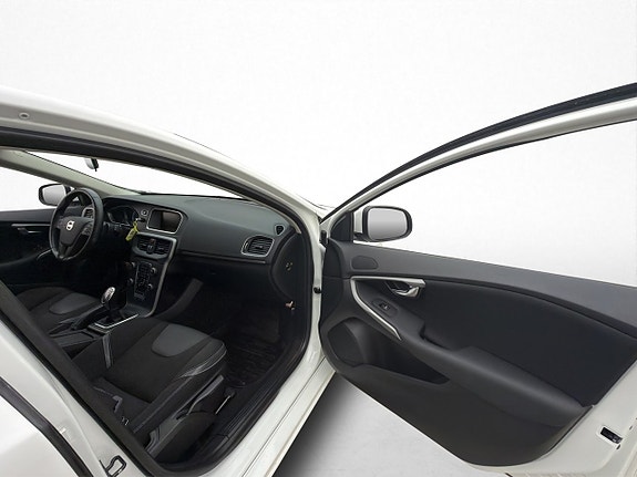 Volvo V40 22 of 28