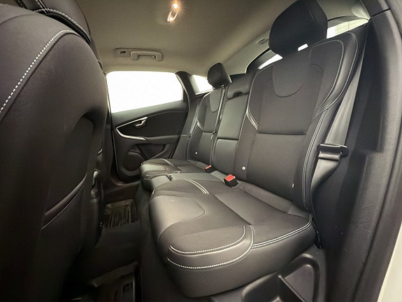 Volvo V40 20 of 28