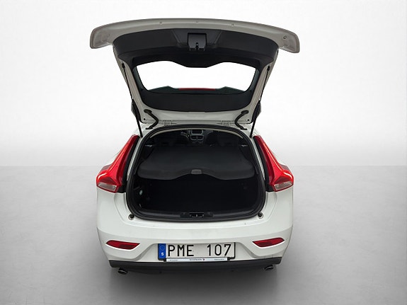 Volvo V40 23 of 28