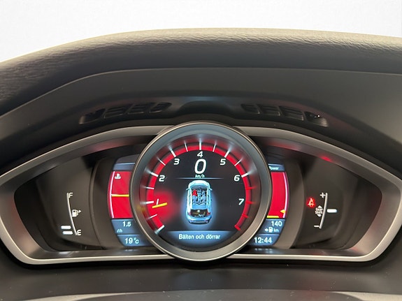 Volvo V40 14 of 28