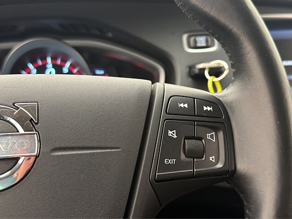 Volvo V40 15 of 28