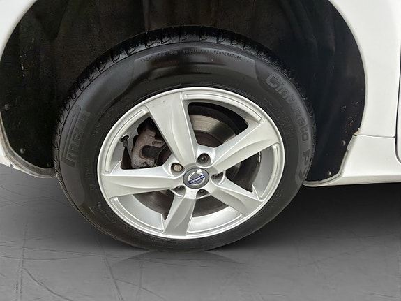 Volvo V40 26 of 28